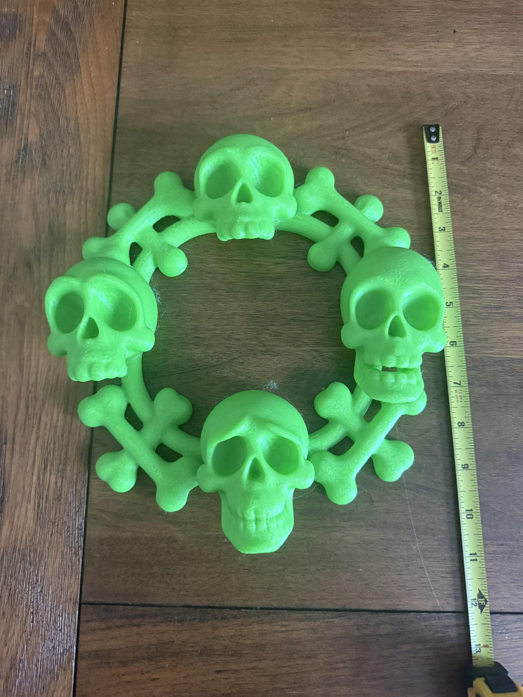 Glow in the dark skull wreath - GeeRay Studio