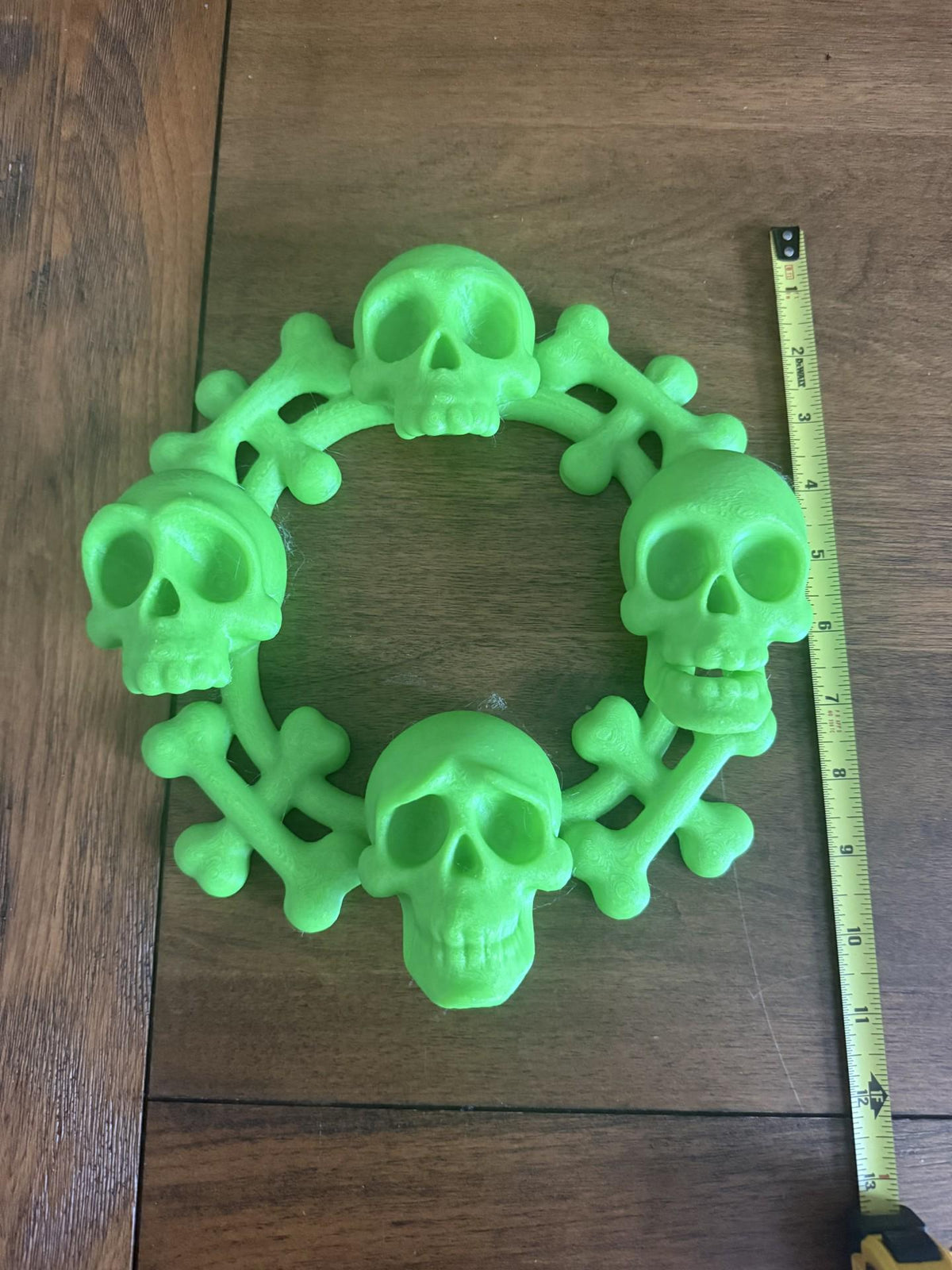 Glow in the dark skull wreath - GeeRay Studio