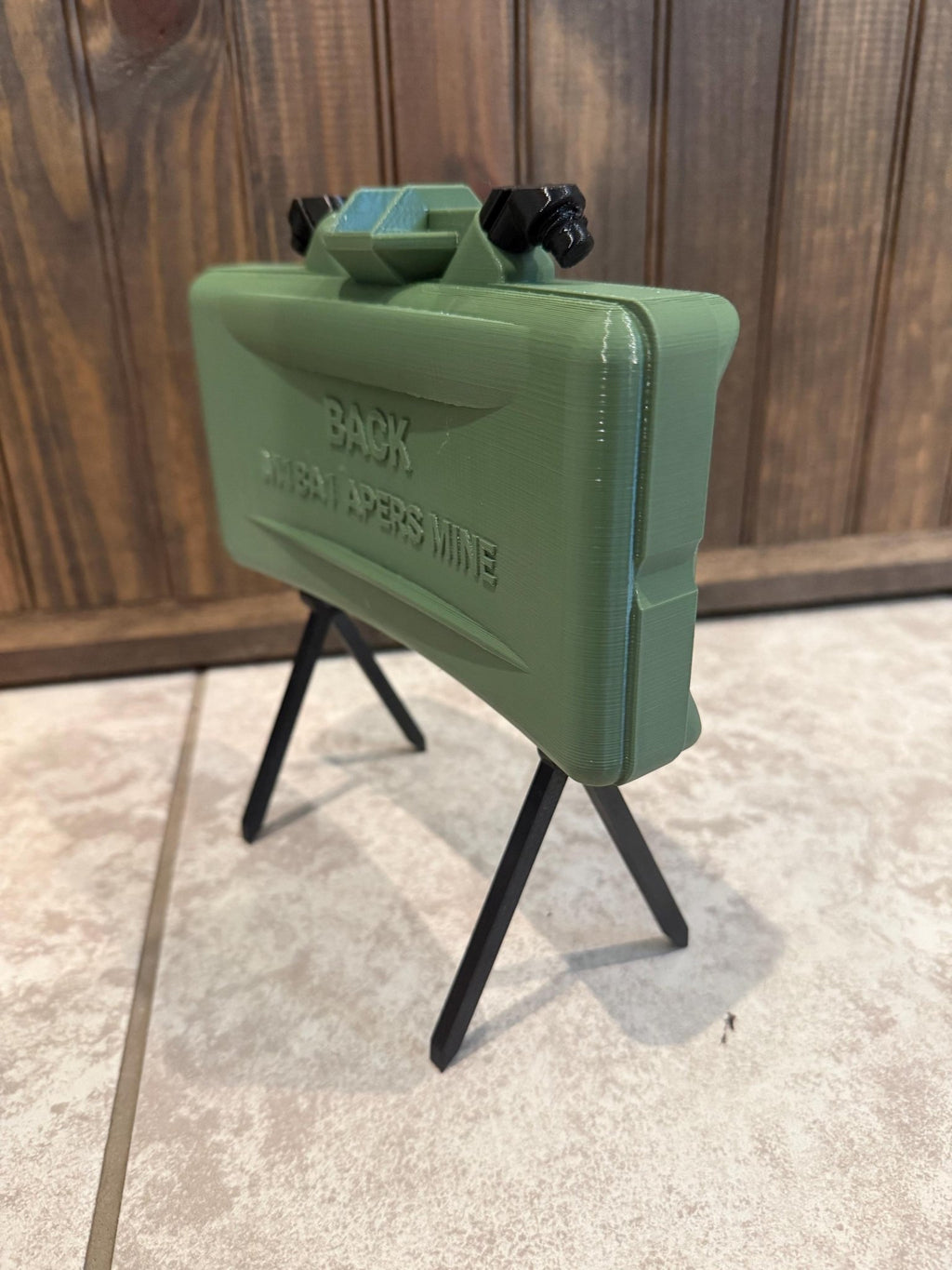 Life-Size Claymore Mine with Folding Legs - GeeRay Studio