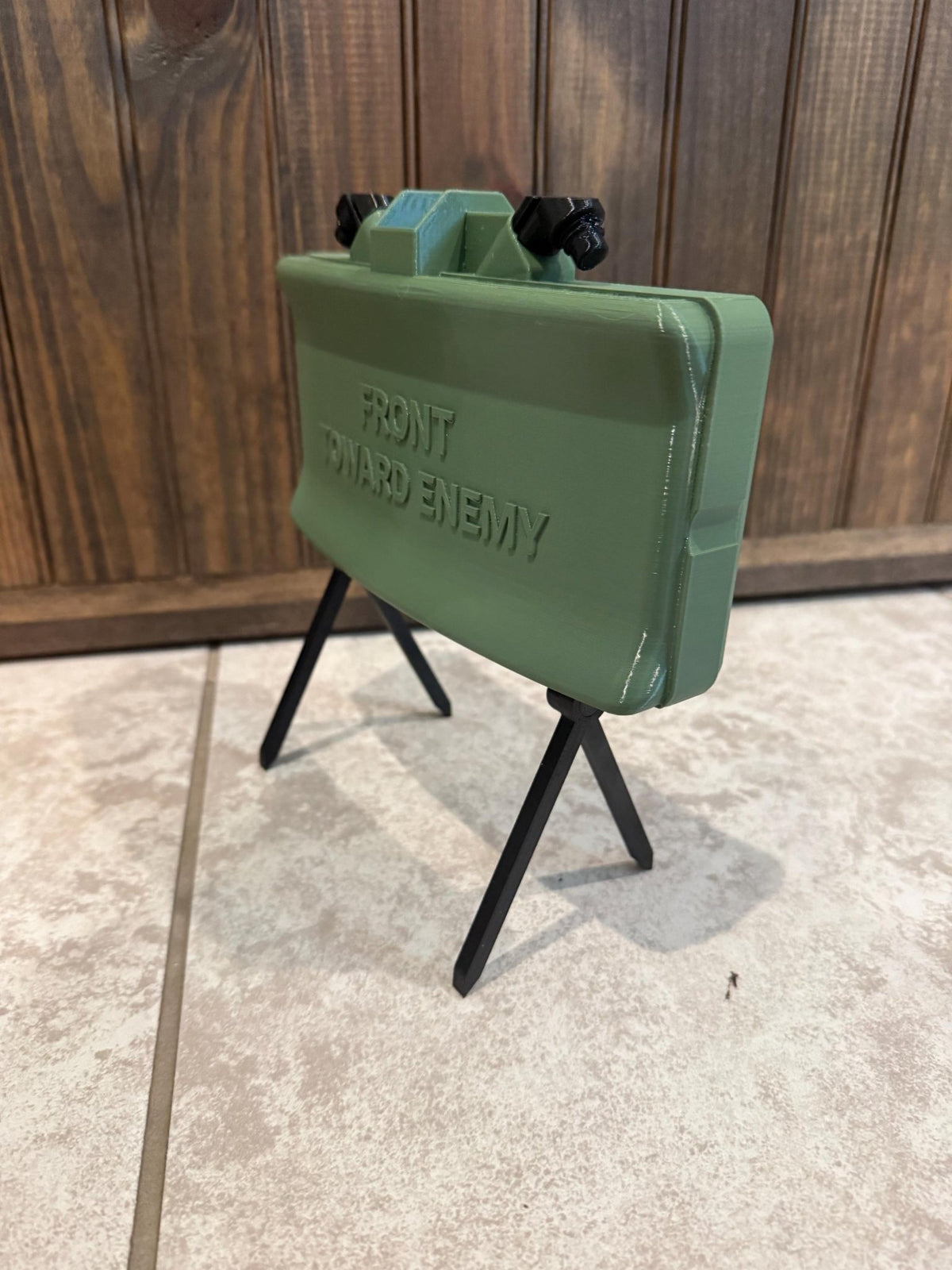 Life-Size Claymore Mine with Folding Legs - GeeRay Studio